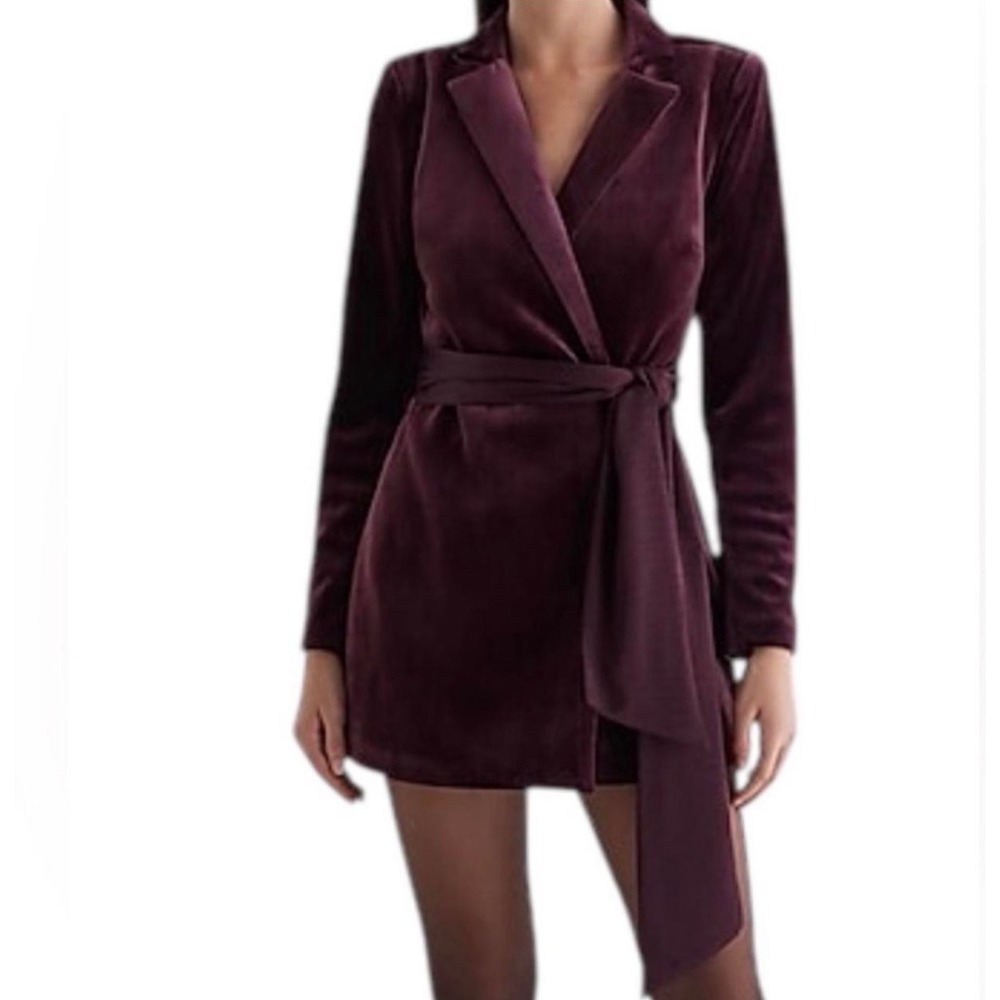 Express Womens Burgundy Velvet Blazer Romper Open Back Tie Waist Size 8